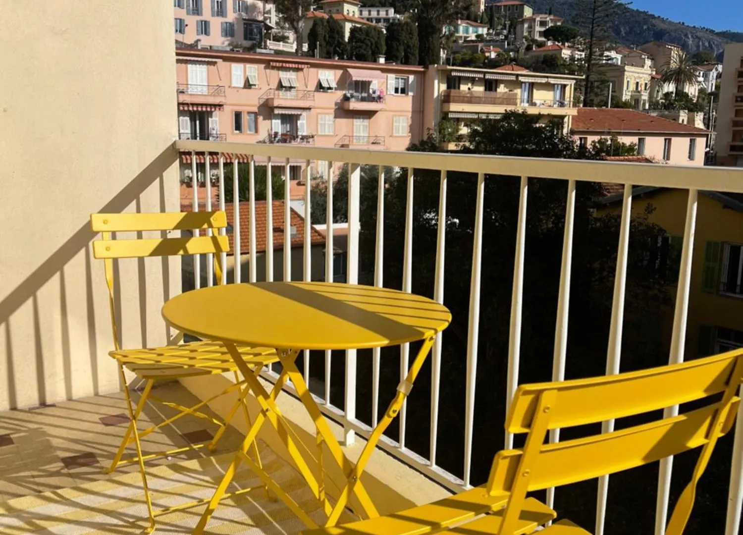 Joli Nid Daire Menton Fransa